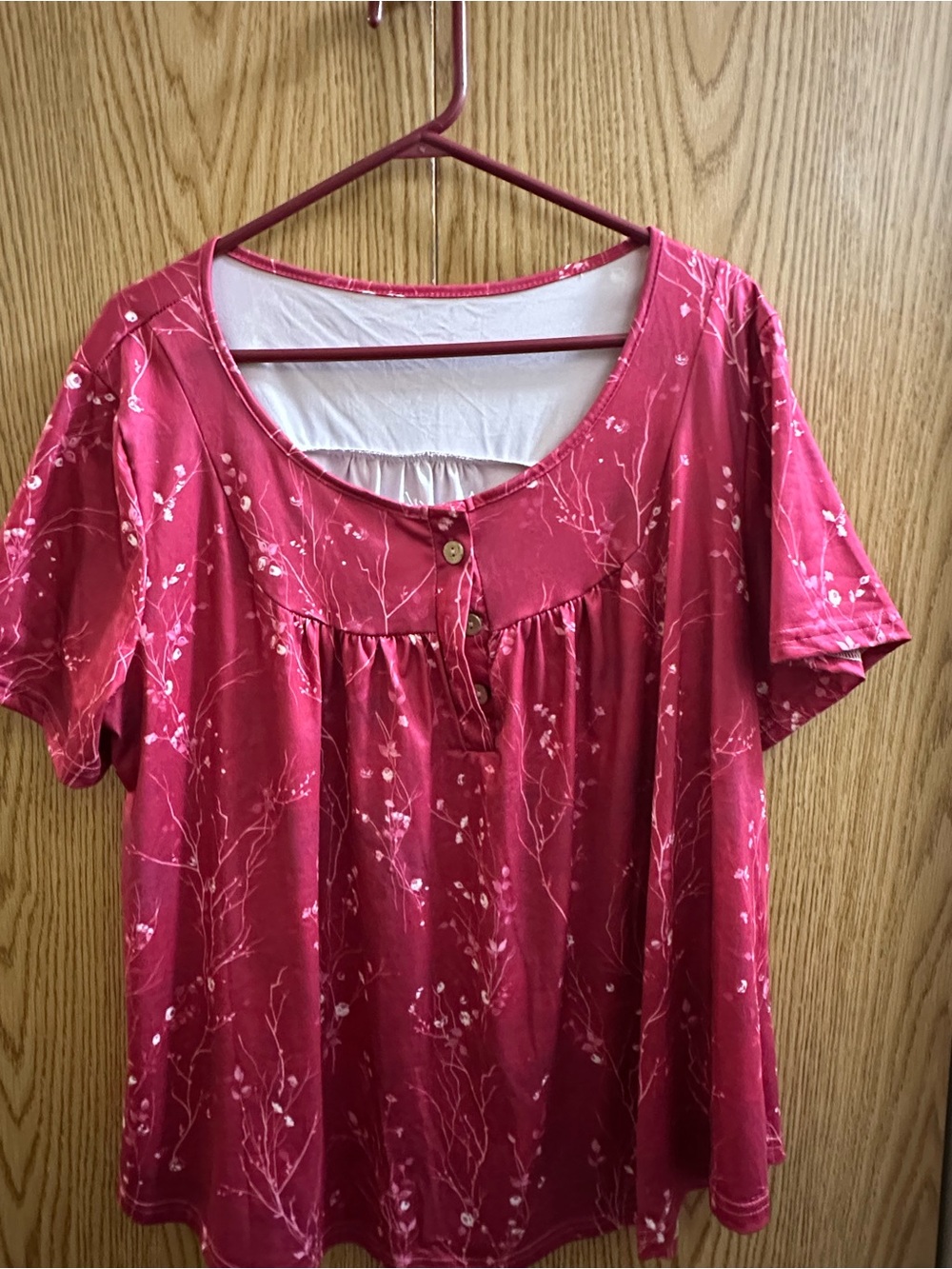 Women’s Short Sleeve Scoop Neck Floral Tee - Red